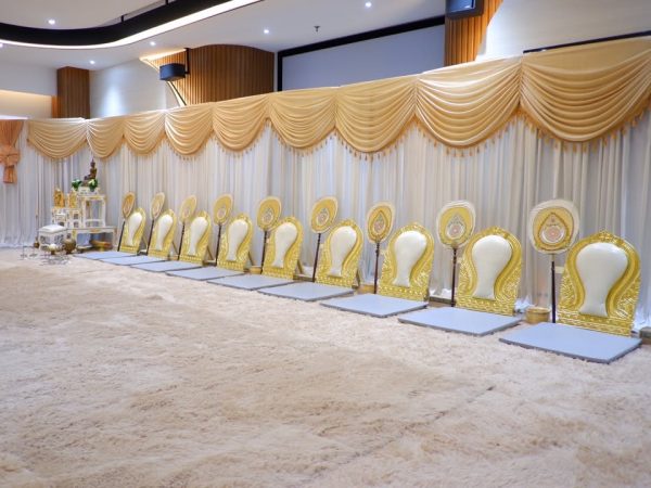 พรมสีครีม/พีช